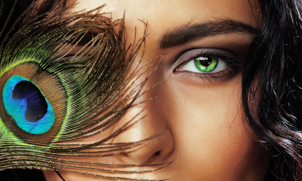 Reasons To Try Coloured Contact Lenses