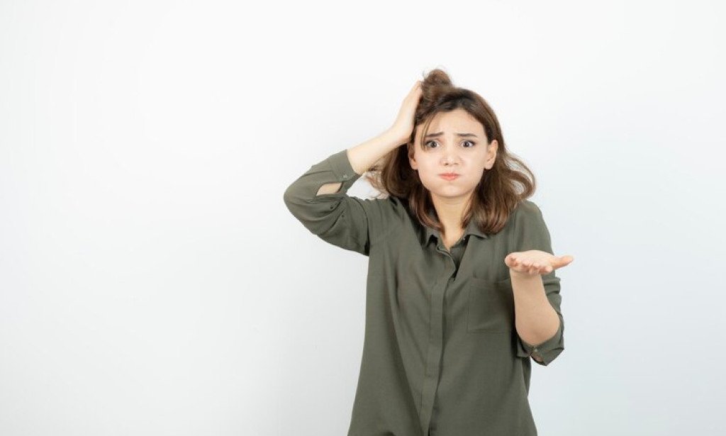 Is It OK to Apply Oil on Dandruff Hair?