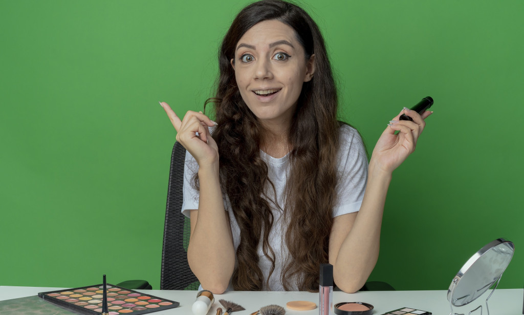 Who Should Use a Silver Highlighter?