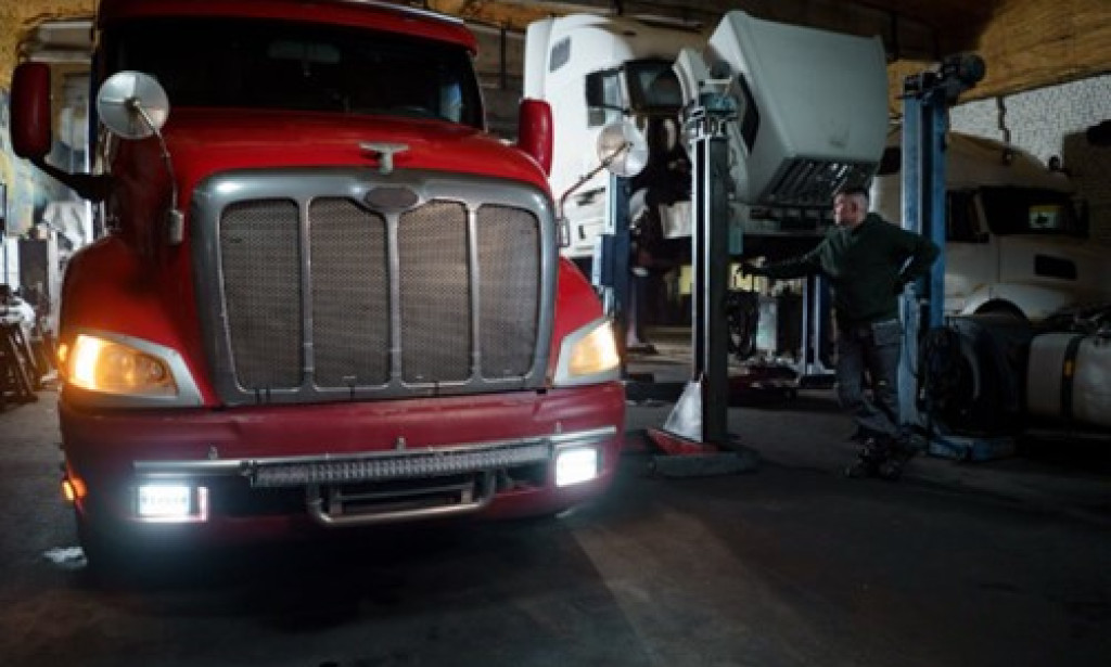 Winter Safety Strategies for Heavy-Duty Truck Repair Facilities
