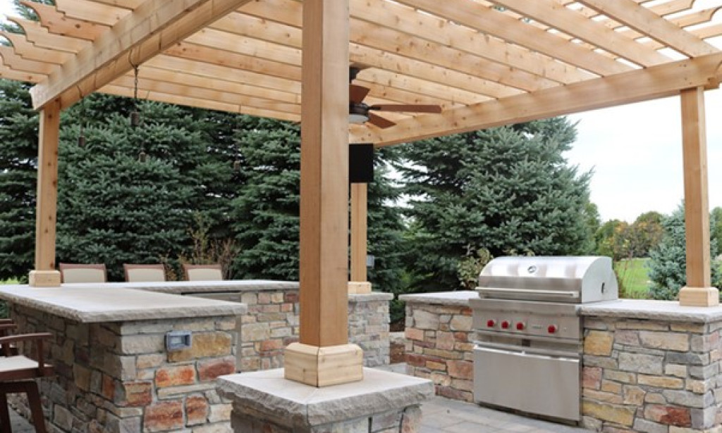 Deck Covering Options That Improve Style and Extend Lifespan