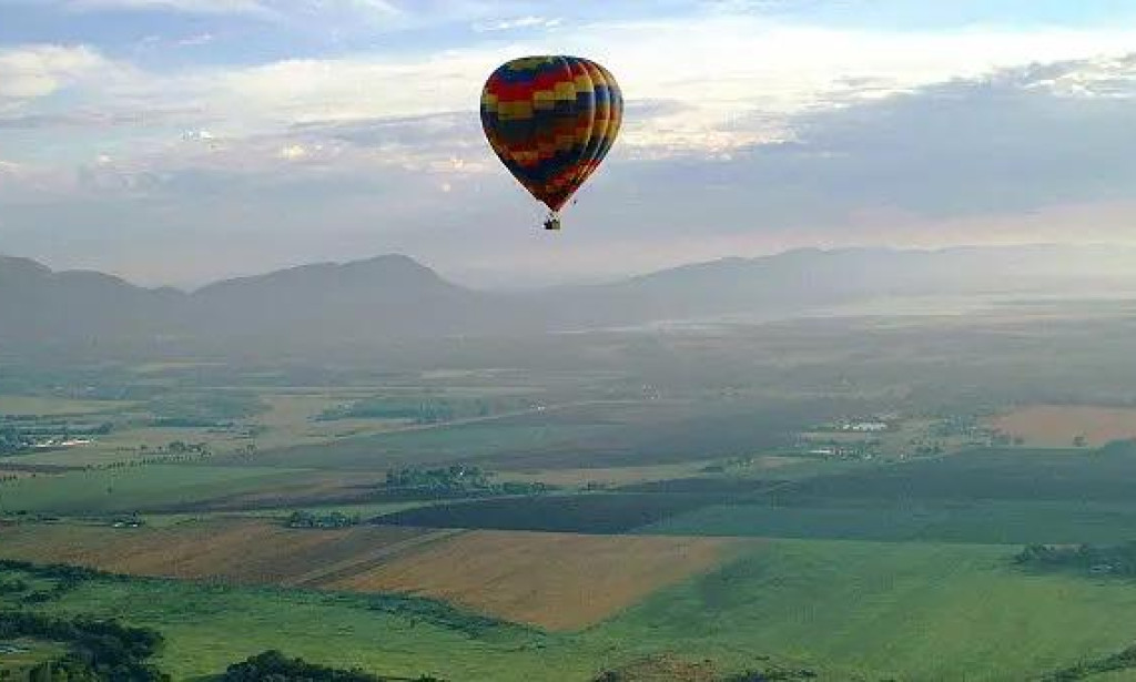 Hot Air Balloon Rides in Johannesburg A Scenic Adventure Above South Africa's Most Beautiful Landscapes